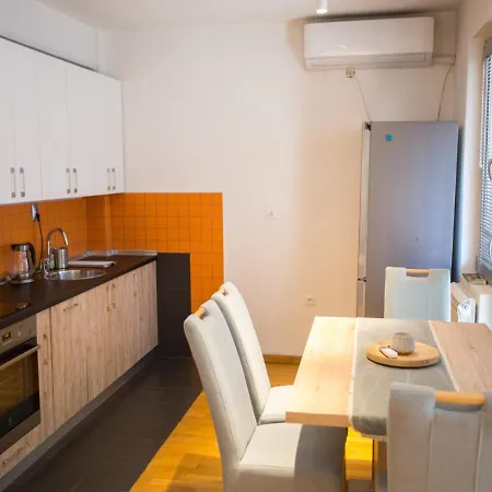Διαμέρισμα Three Bedroom Near Center *
