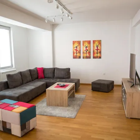Διαμέρισμα Three Bedroom Near Center Σκόπια