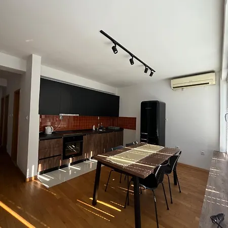 Διαμέρισμα Three Bedroom Near Center Σκόπια